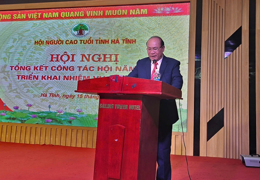 Ông Nguyễn Thành Vinh - Chủ tịch hội NCT xã Kỳ Anh phát biểu tham luận tại hội nghị