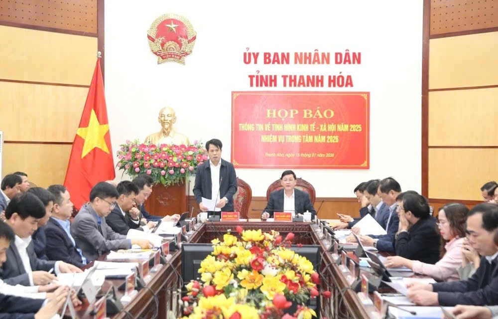 2025Trưởng Ban Tuyên giáo và Dân vận Tỉnh ủy Đào Xuân Yên phát biểu tại buổi họp báo.