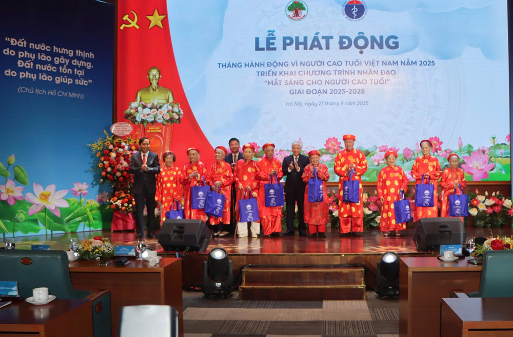 Một số giải pháp, kiến nghị về phát huy vai trò NCT trong cộng đồng và gia đình