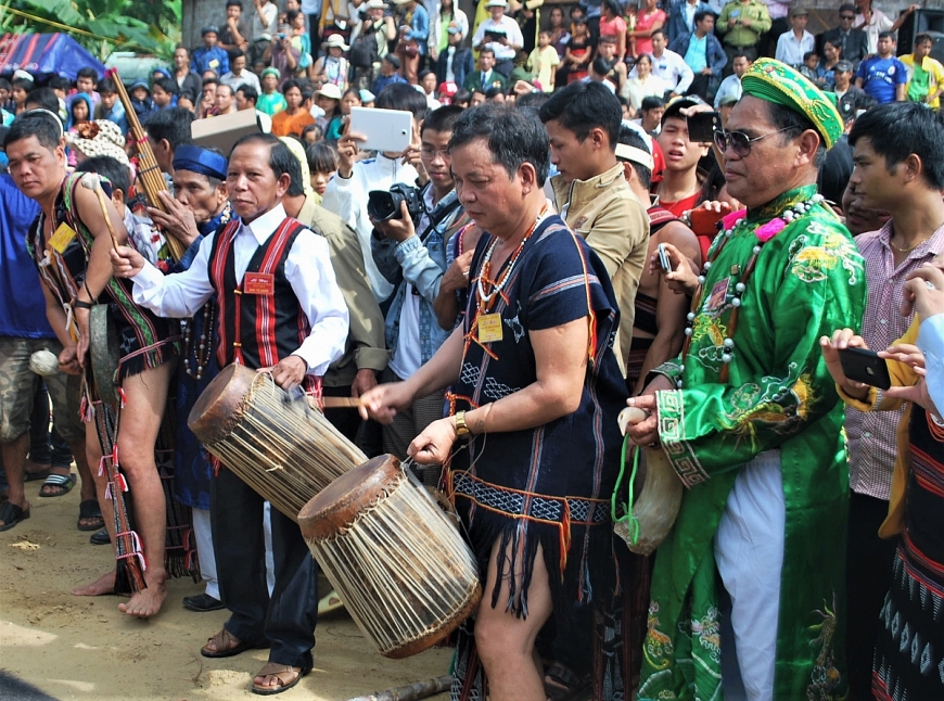 Người giữ cho làng sống tử tế