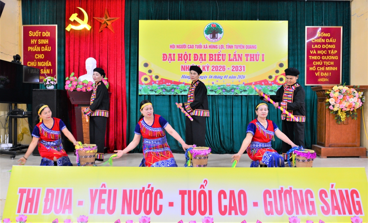 Tiết mục văn nghệ chào mừng Đại hội