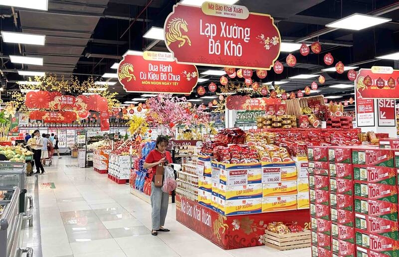 Hàng Tết trưng bày tại các siêu thị đều có tem, nhãn mác, xuất xứ rõ ràng