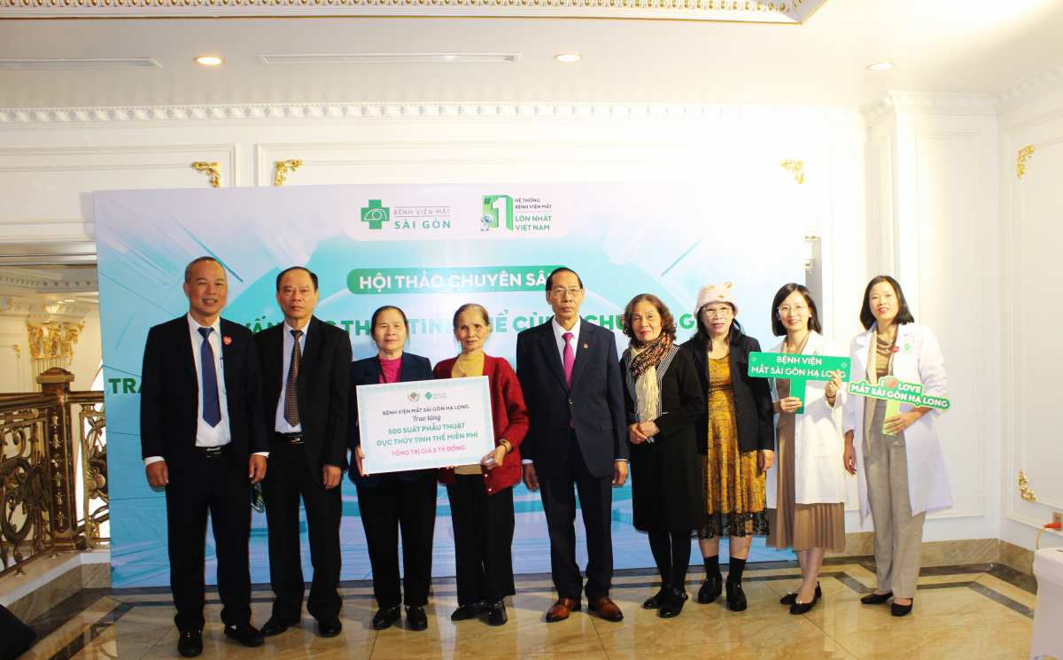 Trao tặng 500 suất đục thủy tinh thể cho NCT tỉnh Quảng Ninh