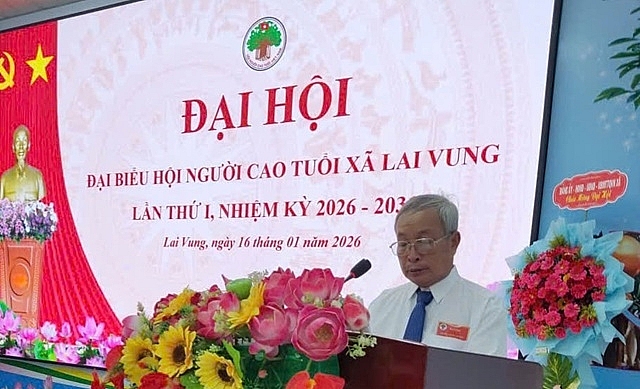 Ông Nguyễn Hoàng Trọng – Chủ tịch Hội Người cao tuổi xã Lai Vung báo cáo tại Đại hội