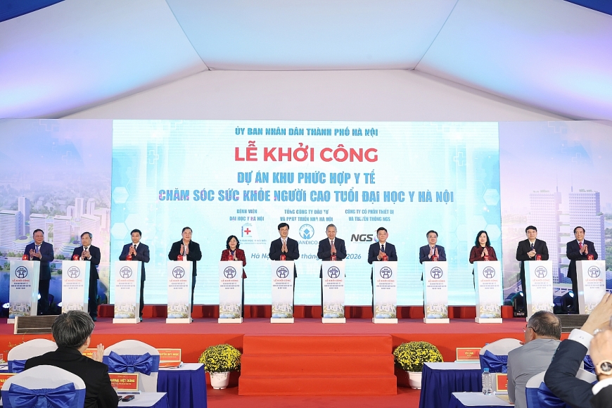 Tổng Bí thư Tô Lâm và các đại biểu thực hiện nghi thức khởi công xây dựng Khu phức hợp y tế - Chăm sóc sức khỏe người cao tuổi Đại học Y Hà Nội