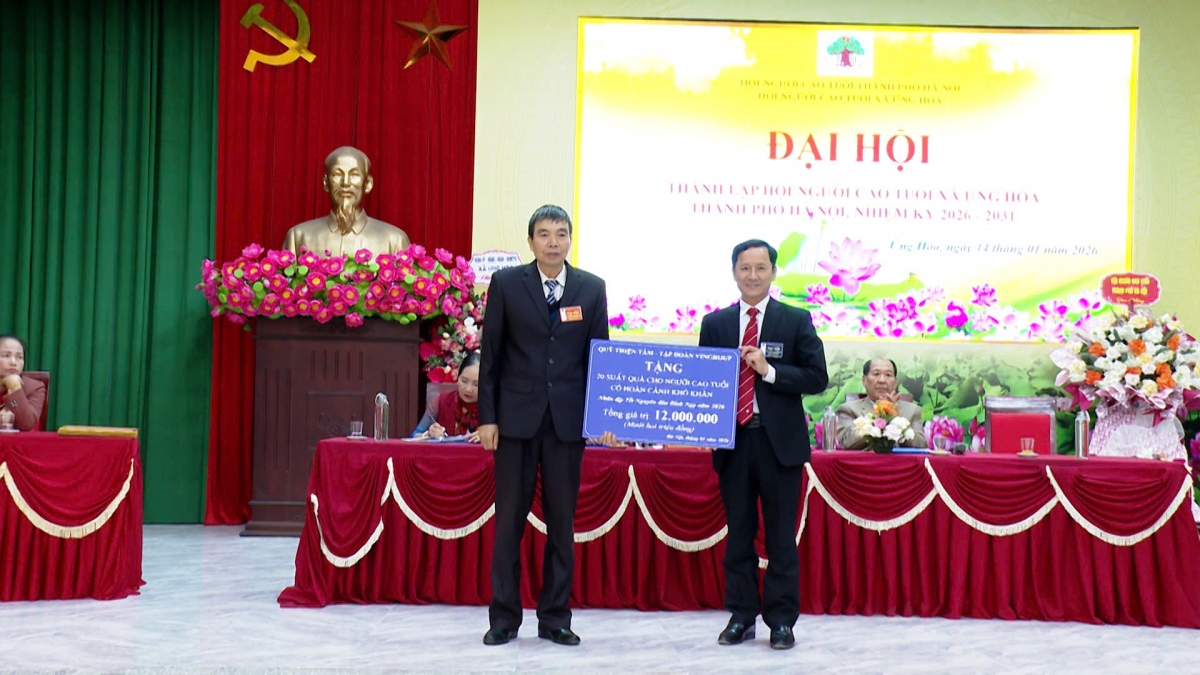 Hội NCT TP Hà Nội trao quà hỗ trợ NCT hoàn cảnh khó khăn xã Ứng Hòa