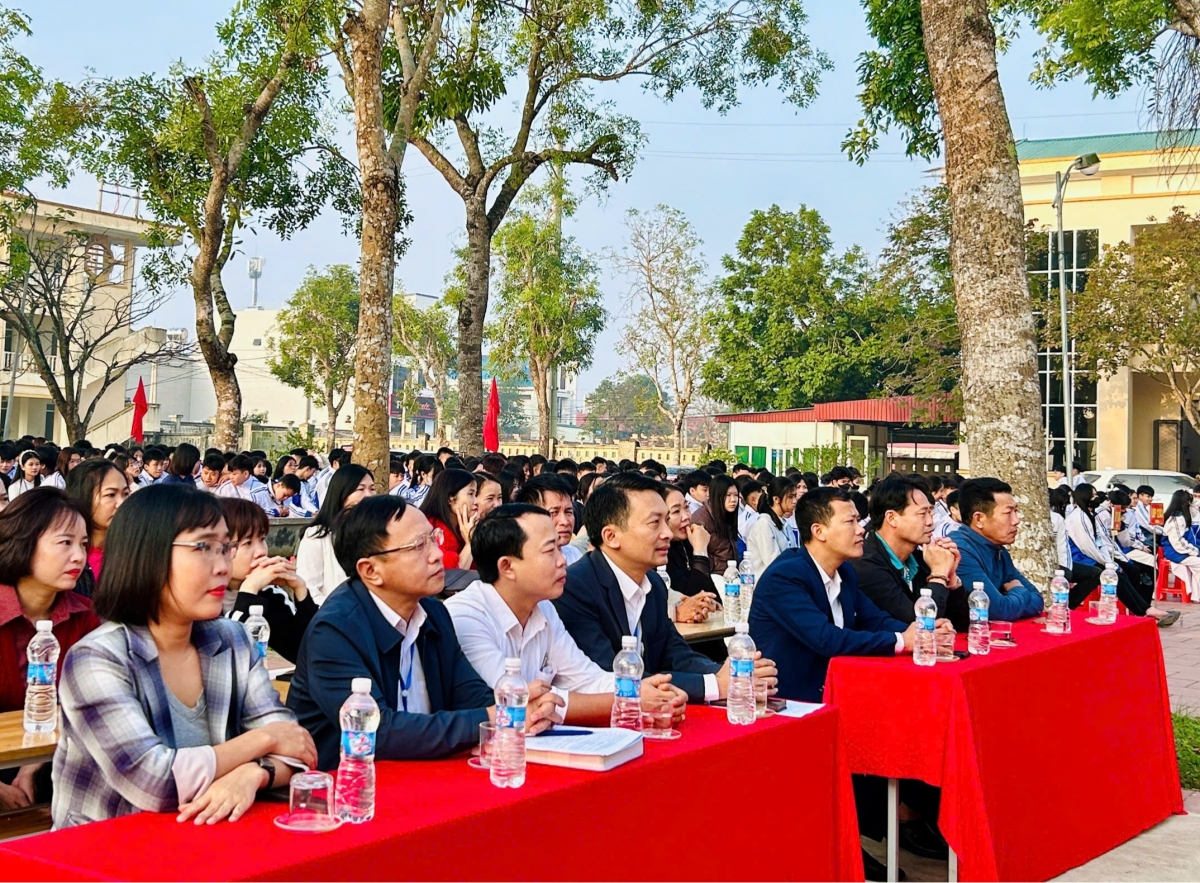 Hành trình bền vững phấn đấu vươn lên đứng tốp đầu khối giáo dục thường xuyên của tỉnh