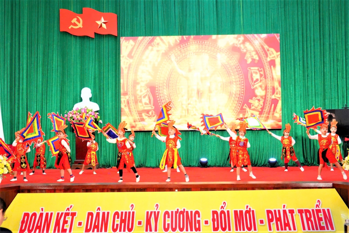 Tiết mục văn nghệ chào mừng Đại hội