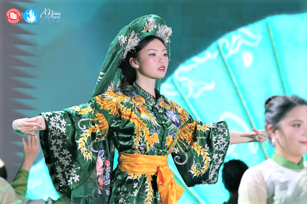 Nữ sinh Vũ Ngọc Ánh nhiệt huyết trong phần trình diễn Tài năng