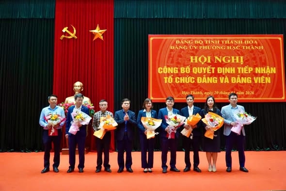 Hội nghị tiếp nhận Đảng bộ Agribank chi nhánh Thanh Hóa về trực thuộc Đảng ủy phường Hạc Thành