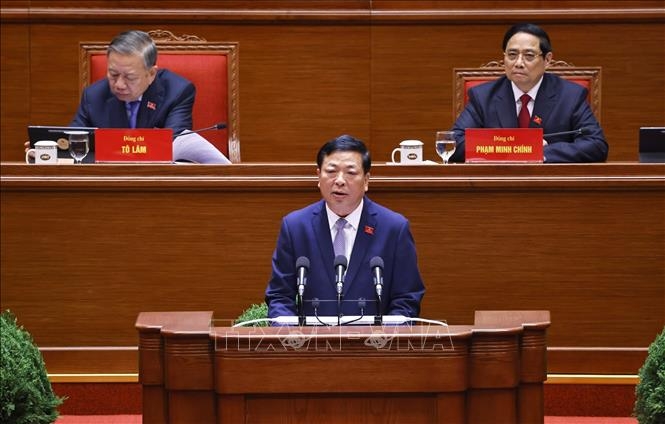 Đồng chí Trần Hồng Minh, Ủy viên Trung ương Đảng, Bí thư Đảng ủy, Bộ trưởng Bộ Xây dựng, tham luận về vấn đề “Đột phá mạnh mẽ phát triển kết cấu hạ tầng trong kỷ nguyên mới”