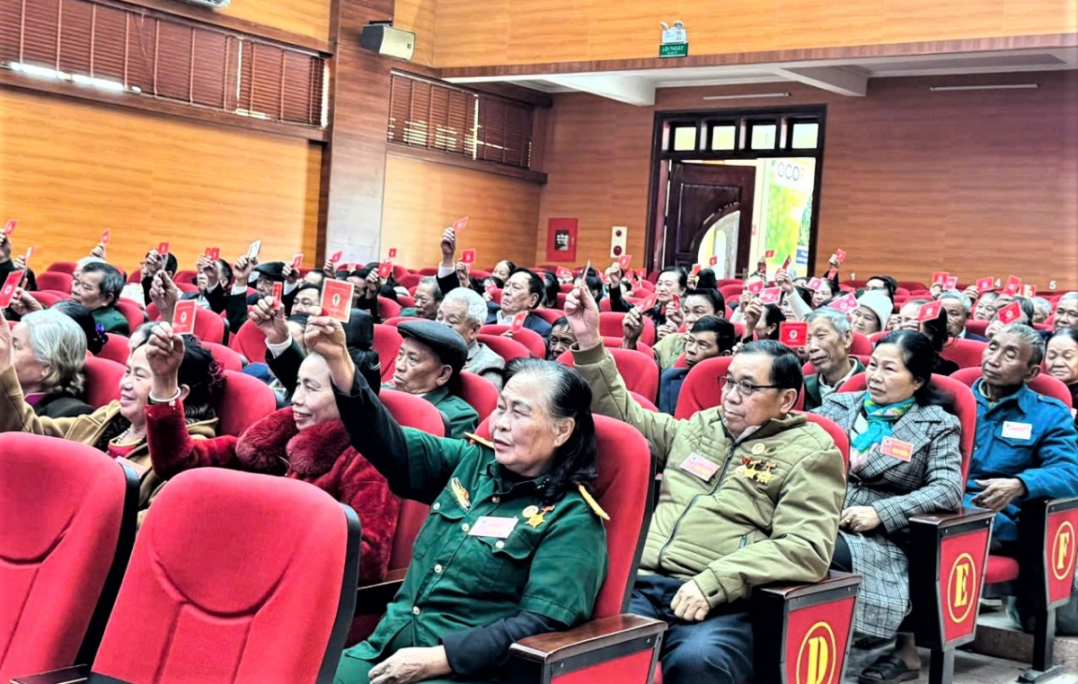 Đại biểu biểu quyết bầu Ban Chấp hành