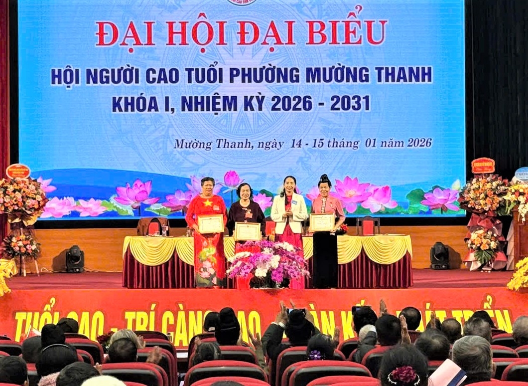 1 Khen thưởng các tập thể, cá nhân xuất sắc