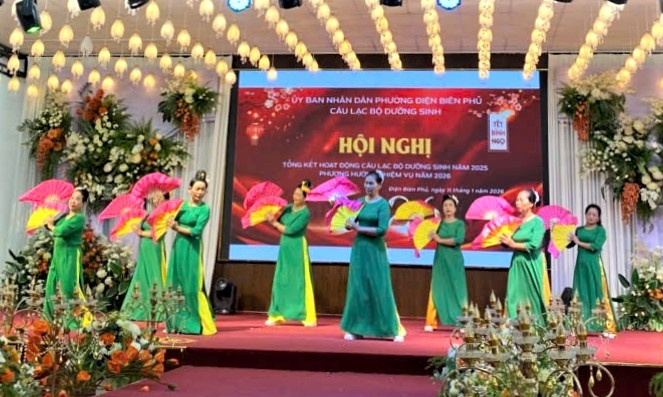 Tiết mục văn nghệ của CLB Dưỡng sinh NCT Điện Biên Phủ tại Hội nghị tổng kết năm 2025