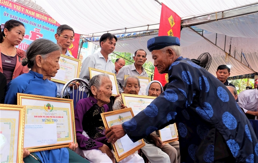 Một số giải pháp, kiến nghị về phát huy vai trò NCT trong cộng đồng và gia đình