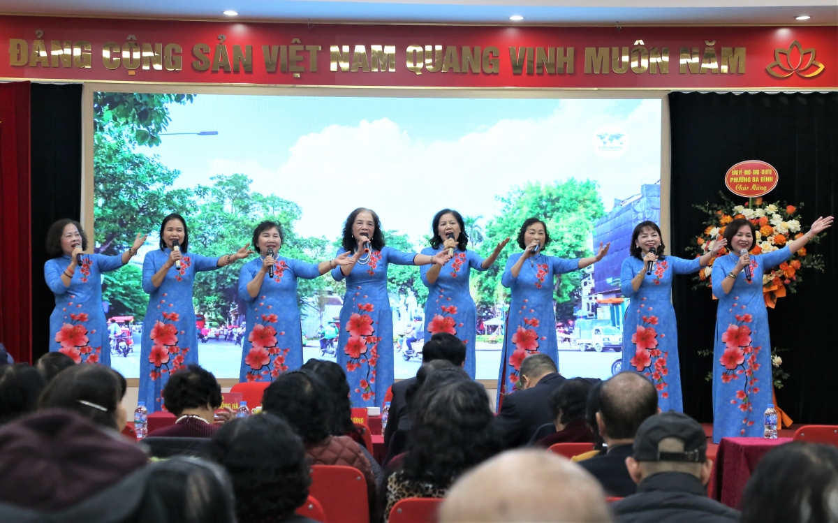 Tiết mục văn nghệ chào mừng Đại hội thành lập Hội NCT phường Ba Đình