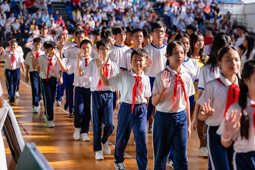 Các em học sinh đại diện các cụm chuyên môn tham gia Lễ khai mạc Hội thi Thể dục thể thao học sinh Thành phố Hồ Chí Minh