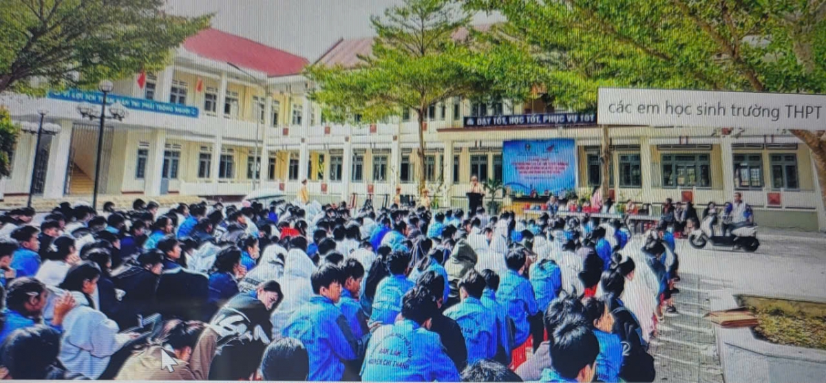 Các em học sinh trường THPT Nguyễn Chí Thanh