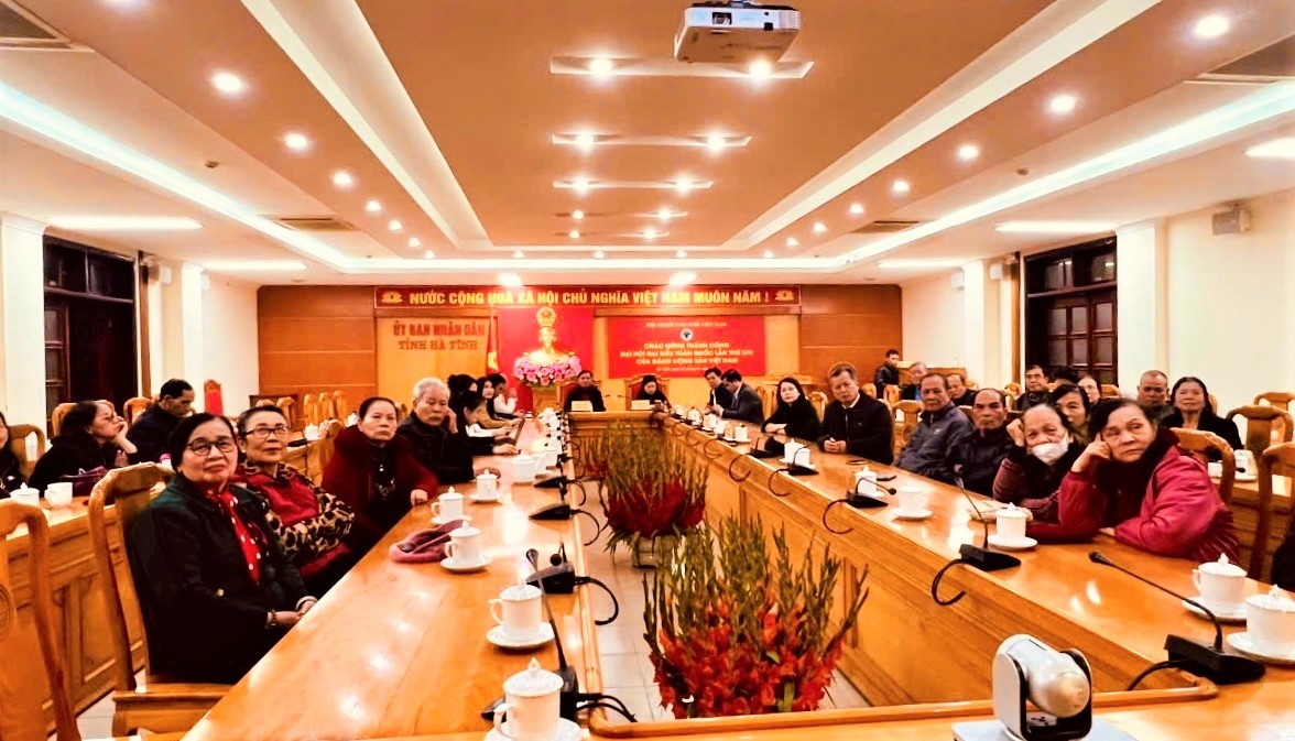 Đông đảo cán bộ, hội viên NCT tỉnh Hà Tĩnh theo dõi Chương trình tại điểm cầu và trên các nền tảng số