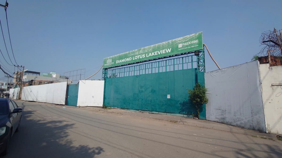 Dự án Lake View, địa chỉ 96 Lũy Bán Bích, phường Tân Thới Hòa, quận Tân Phú, (nay thuộc phường Tân Phú) TP. Hồ Chí Minh vẫn là bãi đất trống chưa triển khai xây dựng