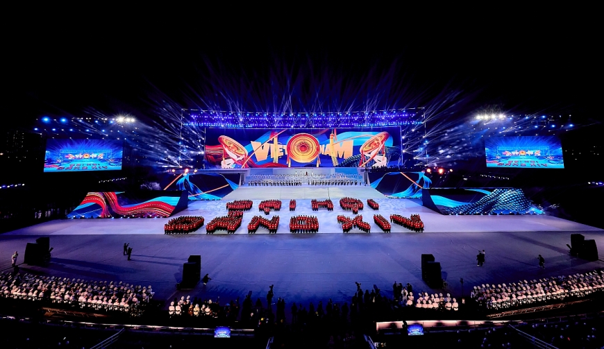 Không cần đợi giao thừa, 