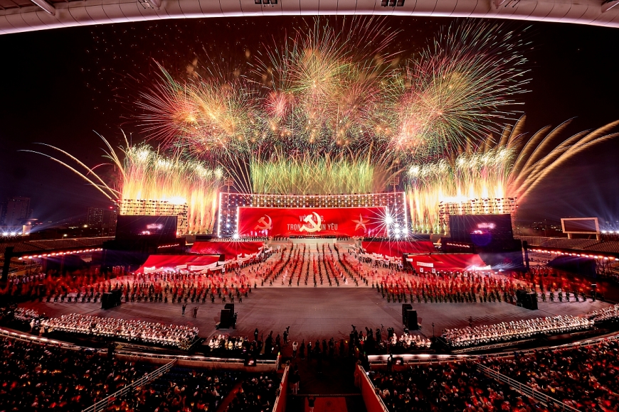 Không cần đợi giao thừa, 