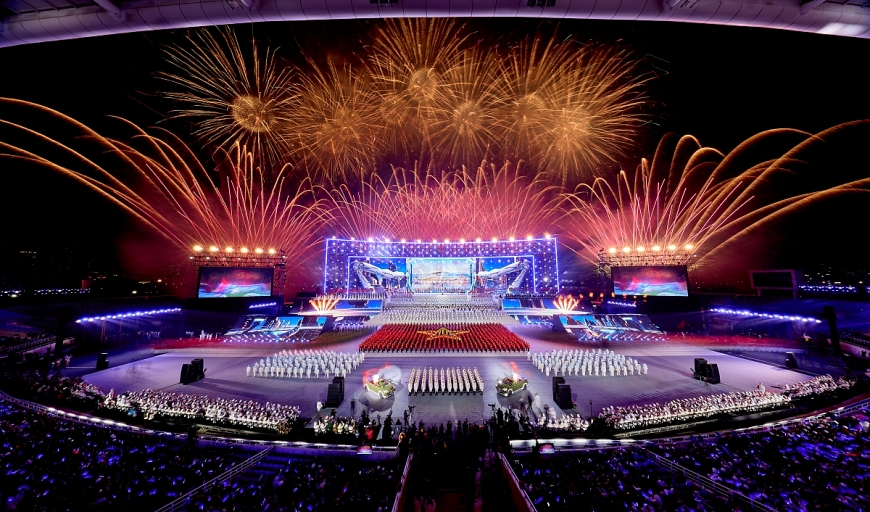 Không cần đợi giao thừa, 