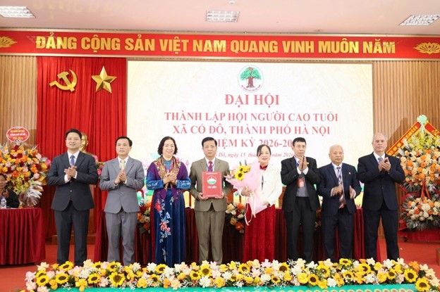Trao Quyết định thành lập Hội NCT xã Cổ Đô, TP Hà Nội