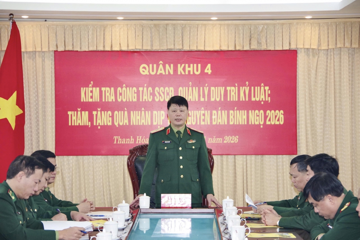 Thiếu tướng Hoàng Duy Chiến, Phó tư lệnh Quân khu 4 phát biểu tại buổi làm việc với Ban Chỉ huy Bộ đội Biên phòng tỉnh Thanh Hóa