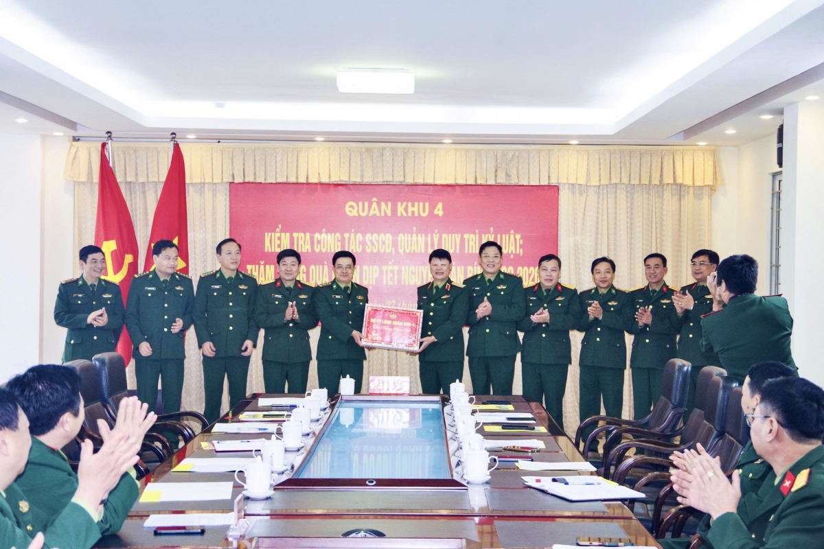 Đoàn công tác Bộ tư lệnh Quân khu 4 chúc Tết Ban Chỉ huy Bộ đội Biên phòng tỉnh Thanh Hóa