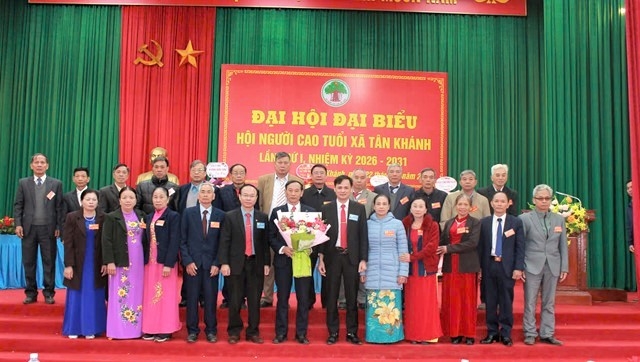 Lãnh đạo Hội NCT tỉnh và Đảng ủy xã chúc mừng Ban Chấp hành Hội NCT xã nhiệm kỳ 2026-2031