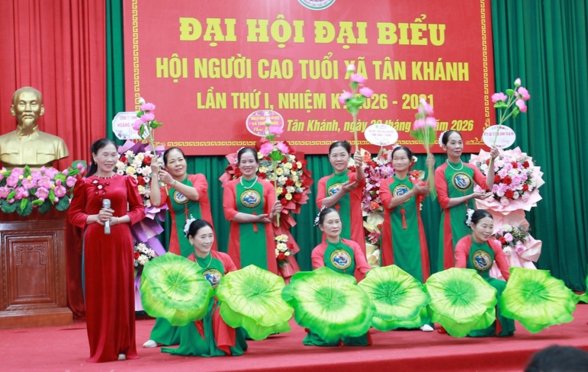 Tiết mục văn nghệ chào mừng Đại hội