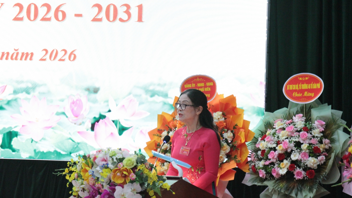 Bà Nguyễn Thị Hoa, Chủ tịch Hội NCT tỉnh phát biểu tại Đại hội