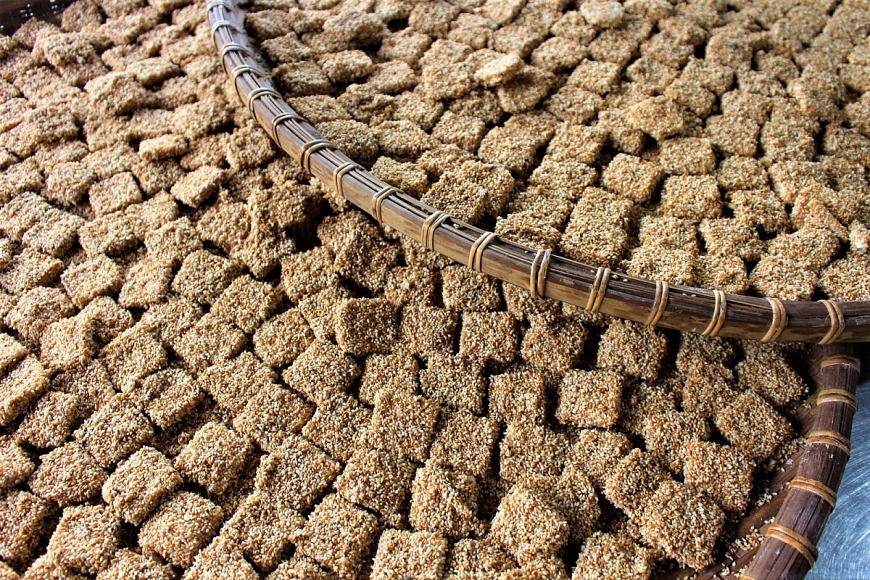 Những phụ nữ cao tuổi “giữ hồn” bánh khô mè