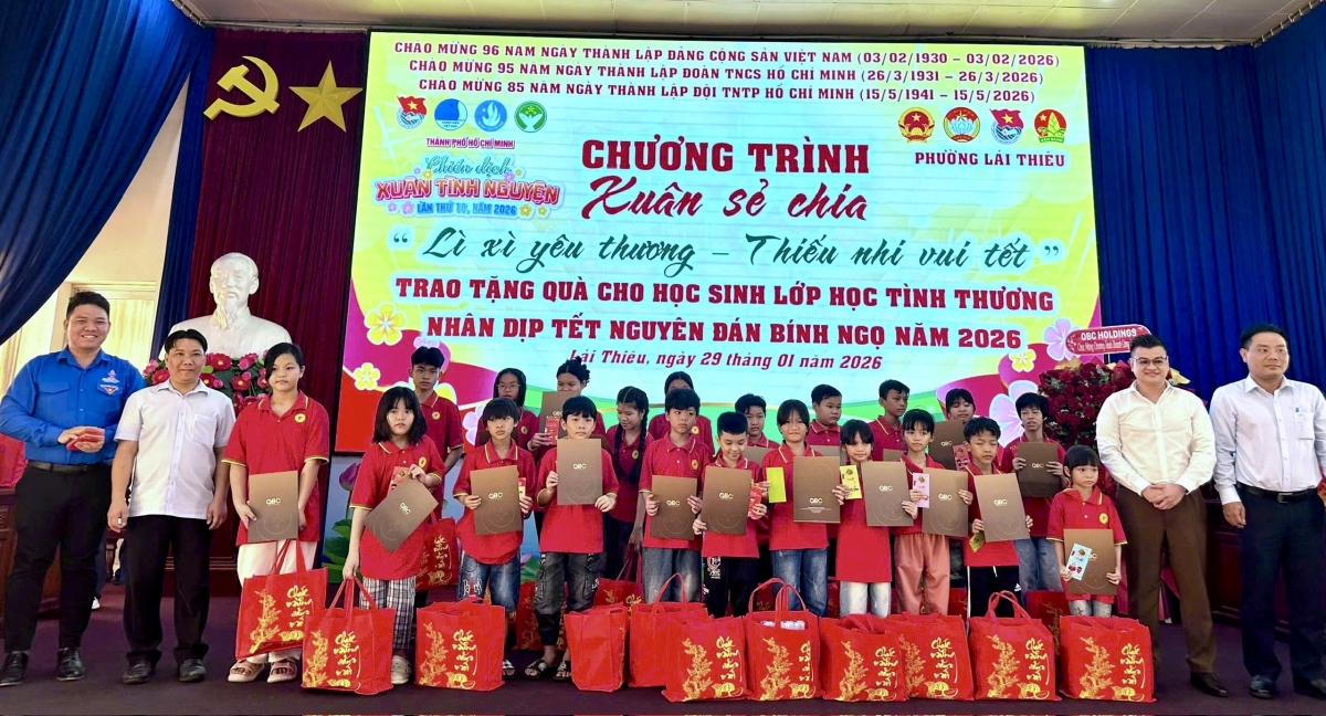 OBC Holdings chung tay mang Tết ấm Xuân sẻ chia đến học sinh lớp học tình thương phường Lái Thiêu