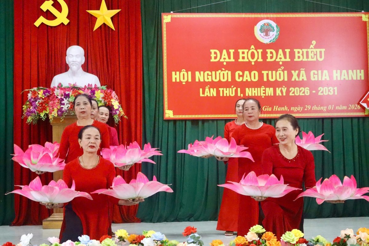 Văn nghệ chào mừng Đại hội Hội Người cao tuổi xã Gia Hanh