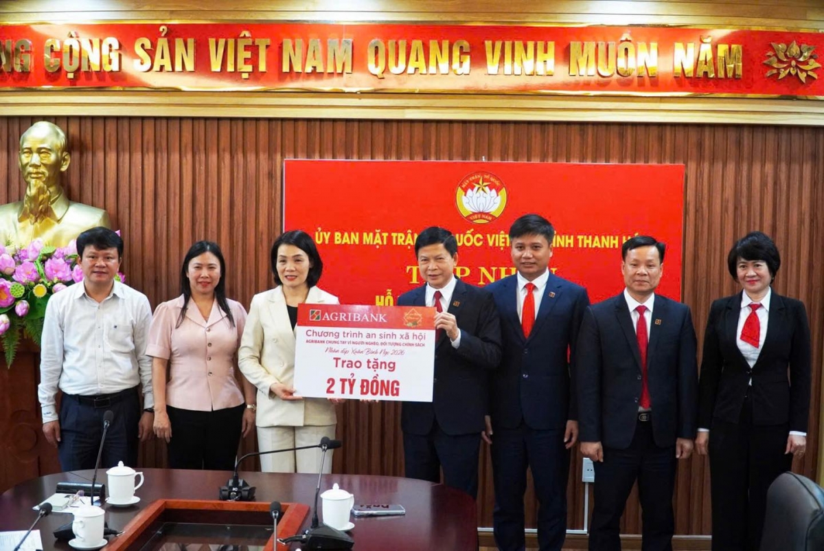 Các chi nhánh Agribank trên địa bà tỉnh ủng hộ 2 tỷ đồng cho an sinh xã hội nhân dịp Tết