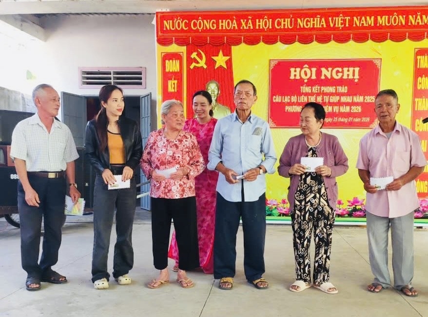 Những thành viên tích cực đóng chân quỹ từ 5 triệu đồng trở lên tai CLB liên thế hệ thôn Nam Hà