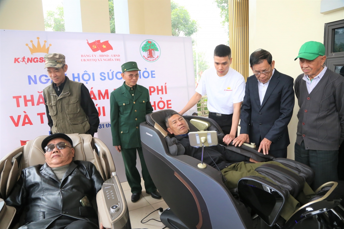 NCT trải nghiệm máy mát xa tại Chương trình