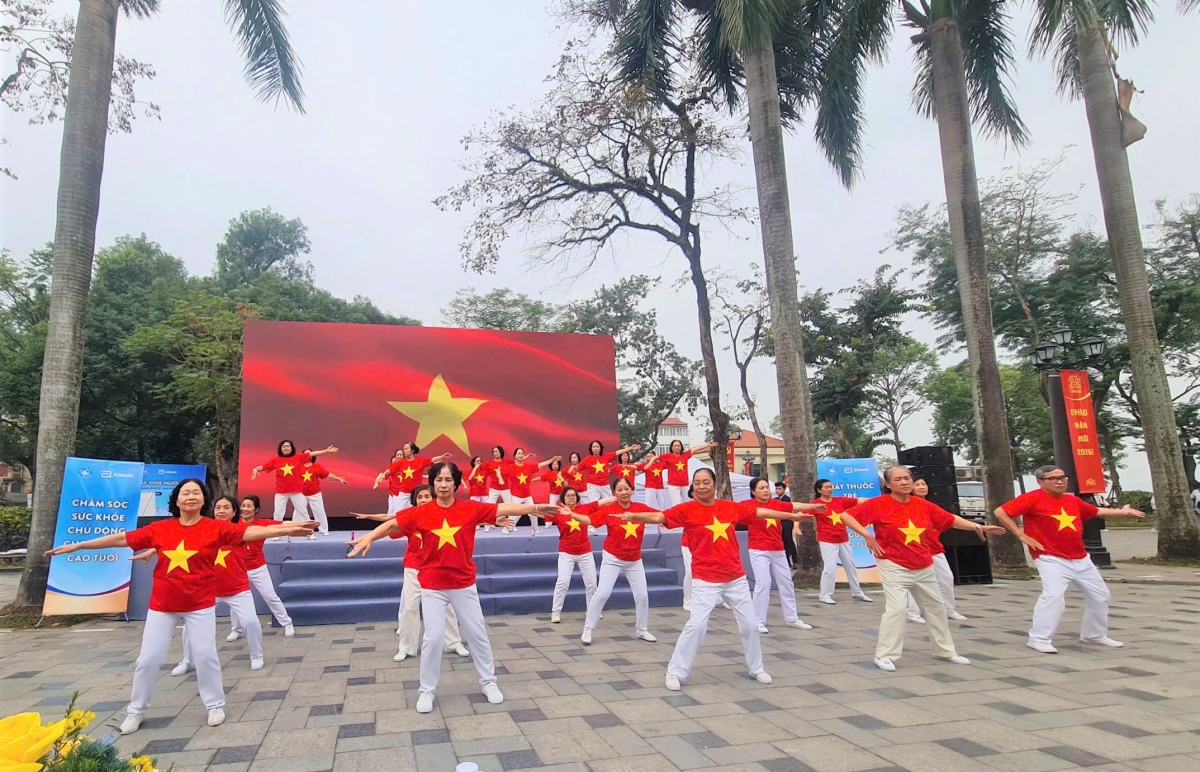 Đồng diễn dưỡng sinh tại Chương trình