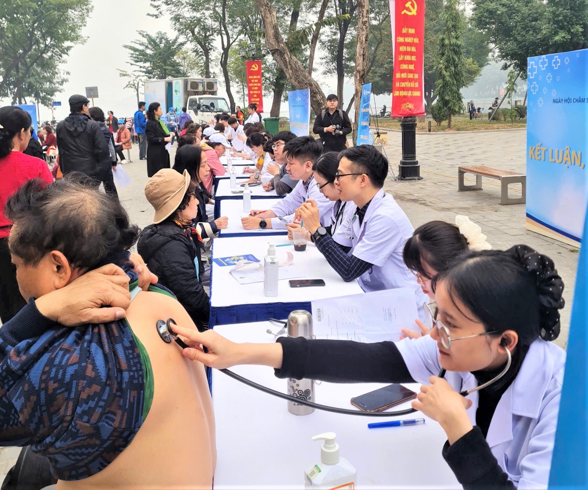 Khám sức khỏe cho NCT tại Chương trình