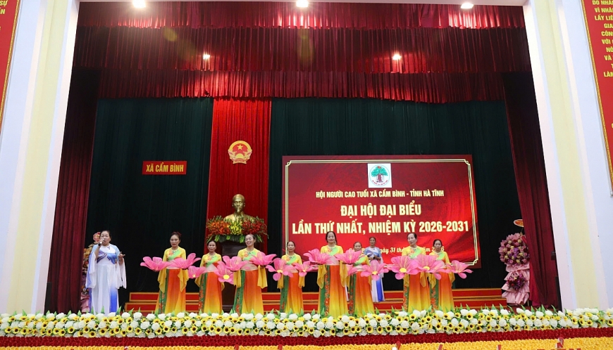 Tiết mục văn nghệ chào mừng đại hội.