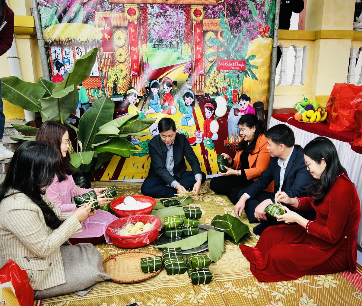 “Tết Nhân ái” phường Quảng Phú tặng 723 suất quà cho bà con nhân dân