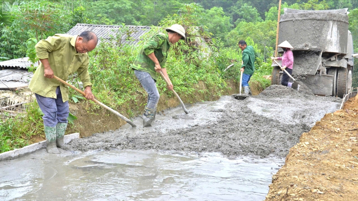 Hệ thống giao thông nội thôn, liên thôn được nâng cấp mở rộng, bê tông hóa đến tận khu sản xuất, tạo thuận lợi cho Nhân dân phát triển kinh tế.