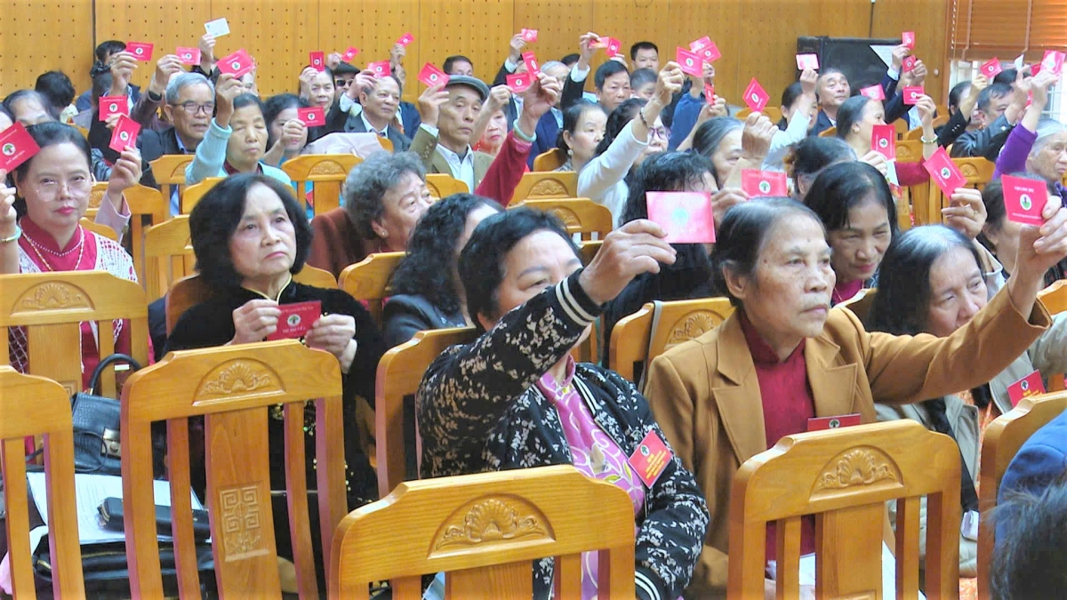 Đại biểu biểu quyết bầu ban chấp hành