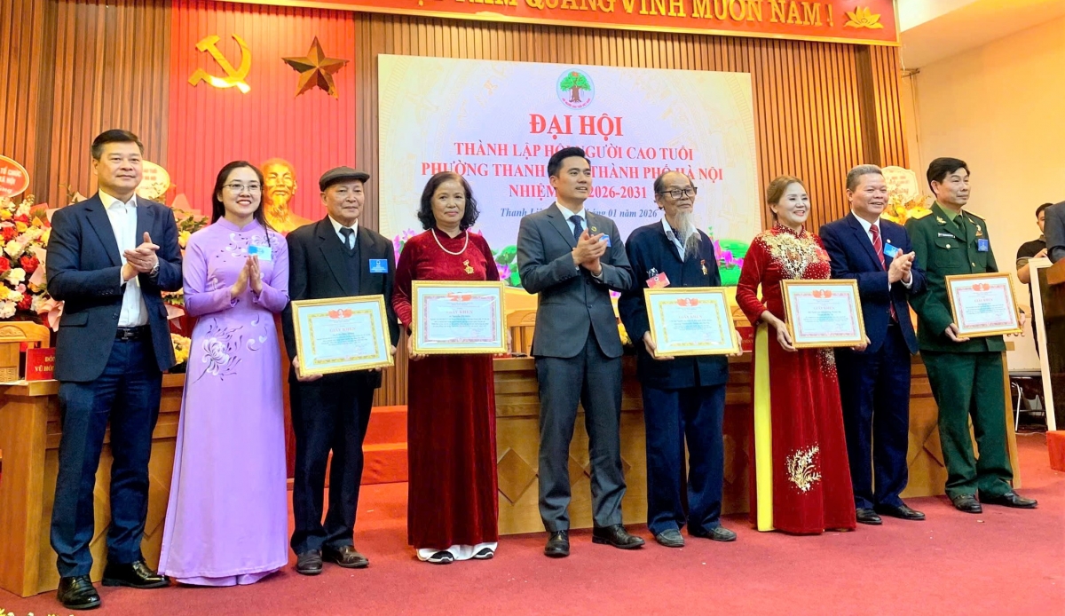 Khen thưởng các tập thể, cá nhân xuất sắc phường Thanh Liệt