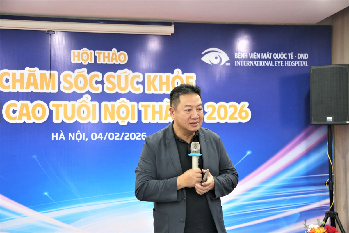 Ông Nguyễn Đăng Dũng, Giám đốc Bệnh viện Mắt Quốc tế DND chia sẻ tại Hội thảo