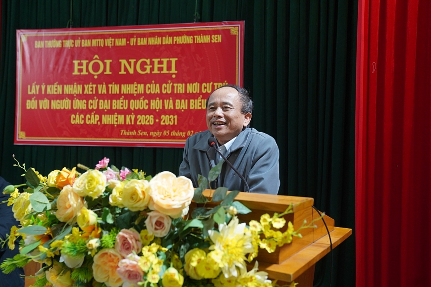 Cử tri phát biểu ý kiến tại Hội nghị.