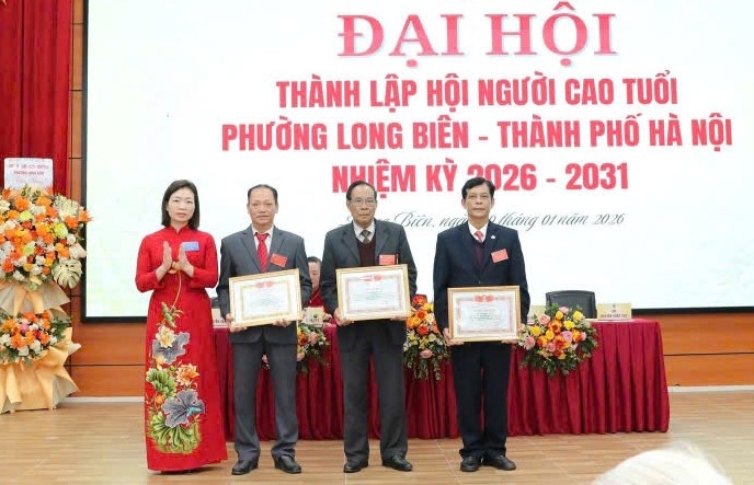 Khen thưởng tập thể, cá nhân xuất sắc