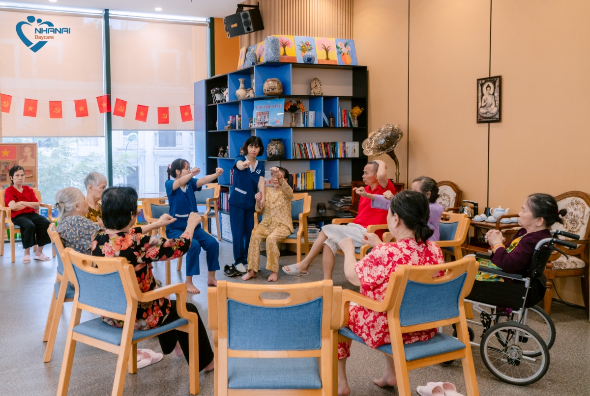 Chăm sóc sức khỏe, phục hồi chức năng ở Trung tâm Chăm sóc NCT Nhân Ái